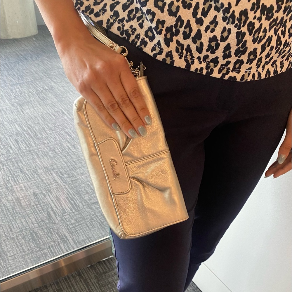 Coach Wristlet in Silver/Gold Depending on Lighting - Picture 13 of 13